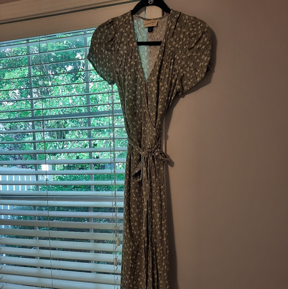 Universal Threads Olive Maxi Wrap Dress